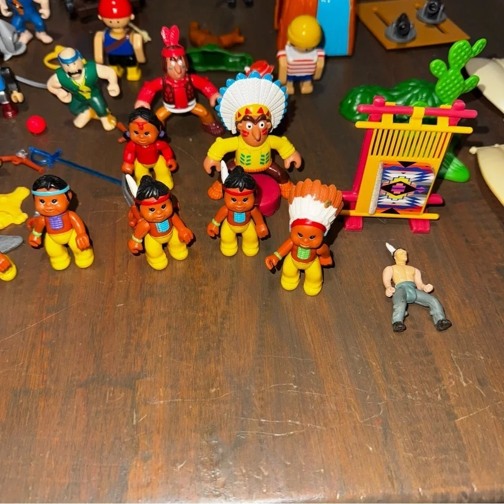 Mixed Lot Of Vtg Native American Toy Figures & Pirate Toy Figures + Accessories